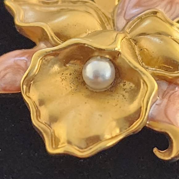 Vtg Gold Tone Pink Enamel Accent Faux Pearl Orchid Necklace - Picture 7 of 14